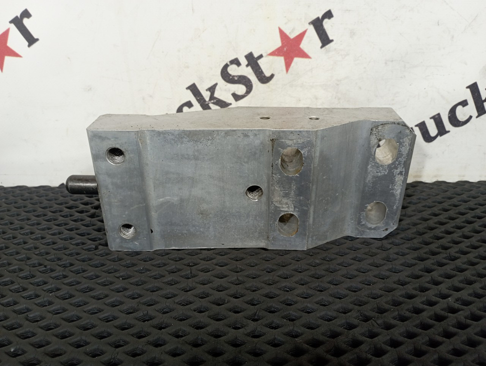 Кронштейн торсиона кабины 2020г