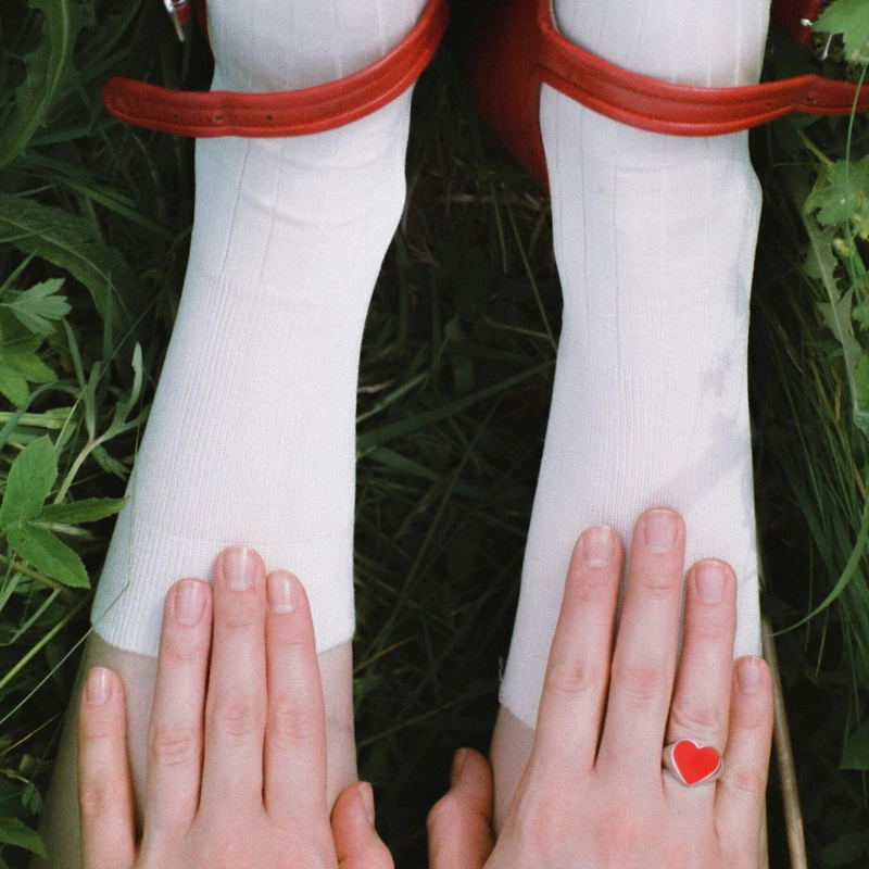 Кольцо-печатка Серебряное Большое с Красным Сердцем