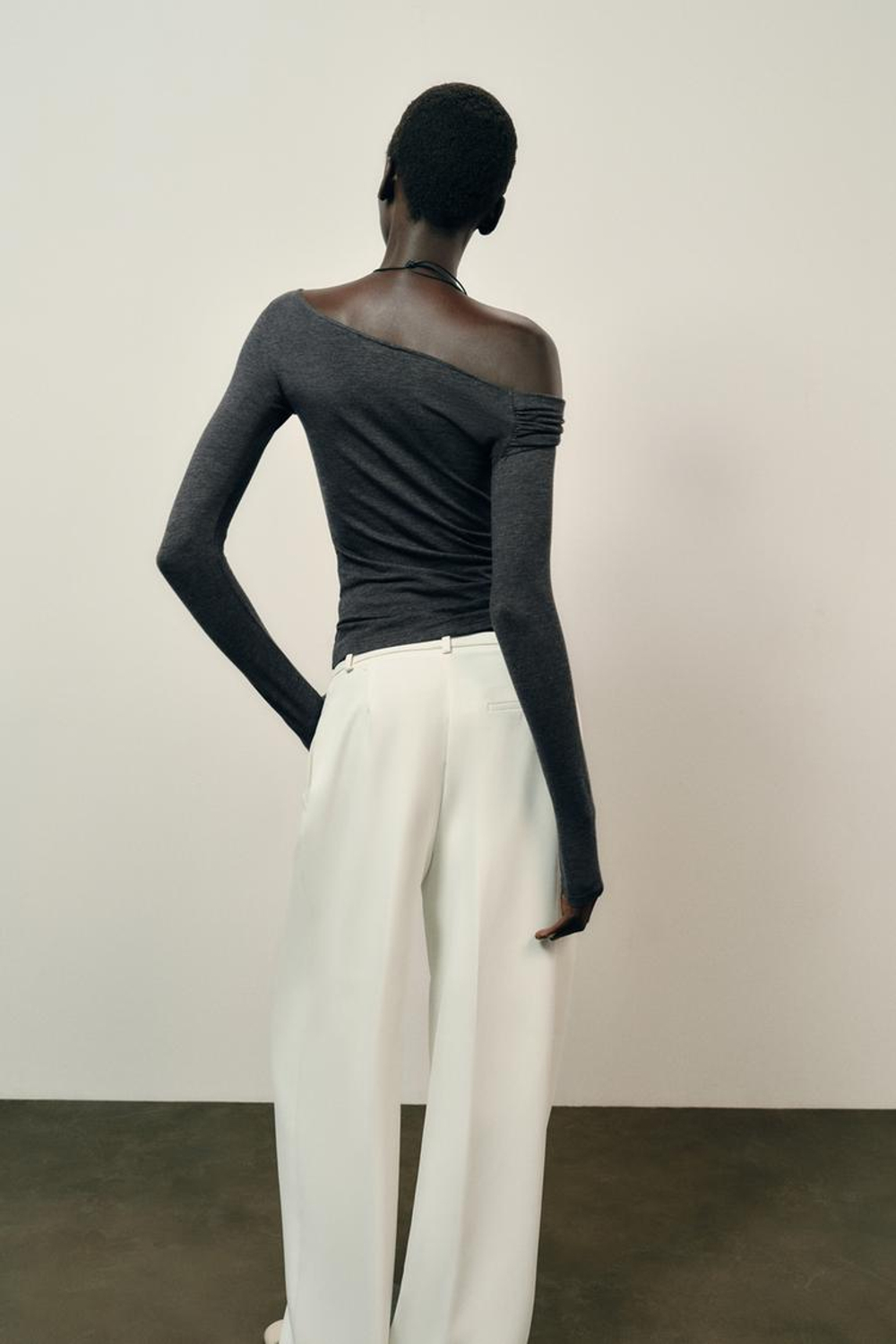 ZARA ТОП С АСИММЕТРИЧНЫМ ВЫРЕЗОМ, СЕРЫЙ МЕЛАНЖ