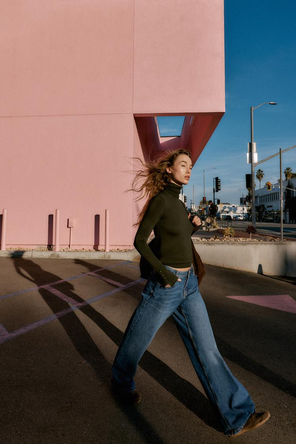 ZARA БАЗОВЫЙ ТРИКОТАЖНЫЙ ДЖЕМПЕР С ВЫСОКИМ ВОРОТНИКОМ, ТЕМНЫЙ ХАКИ