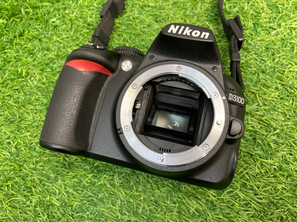 Nikon D3100 kit 18-55mm 10.700 кадров