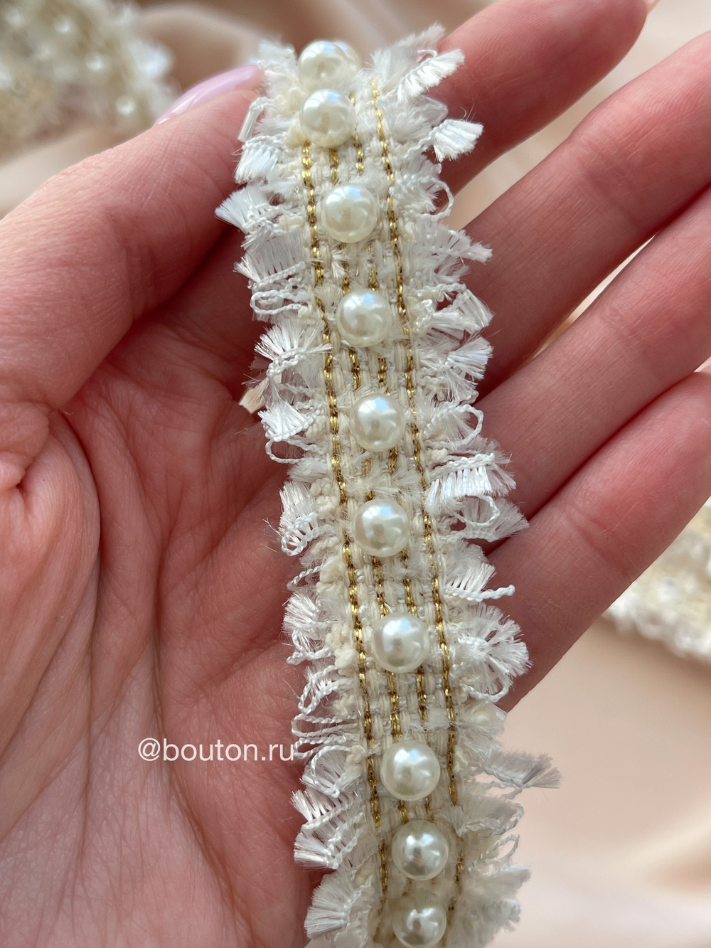Тесьма белая с жемчугом твид