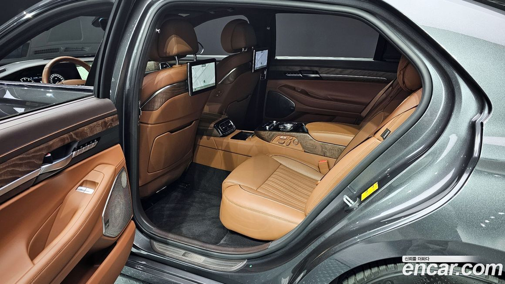 Genesis G90 5.0 AWD (01.2021)
