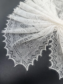 Оренбургский пуховый палантин с шелком АШ12040-02 экрю