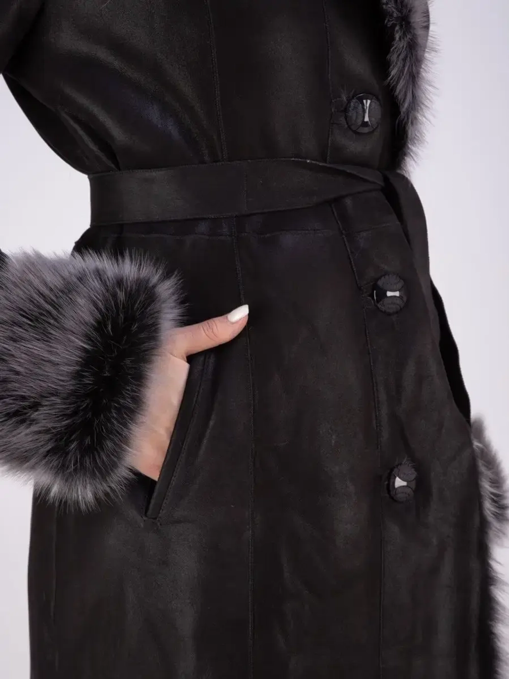 Дубленка зимняя натуральная с капюшоном длинная и теплая