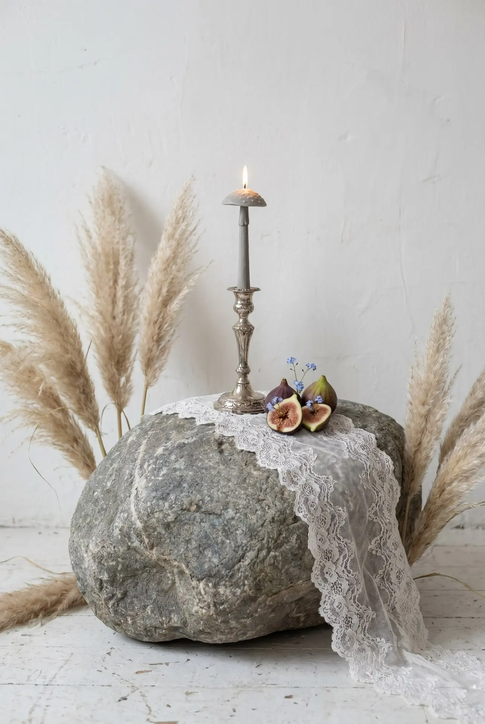 Свеча "Гриб Мухомор" серого цвета