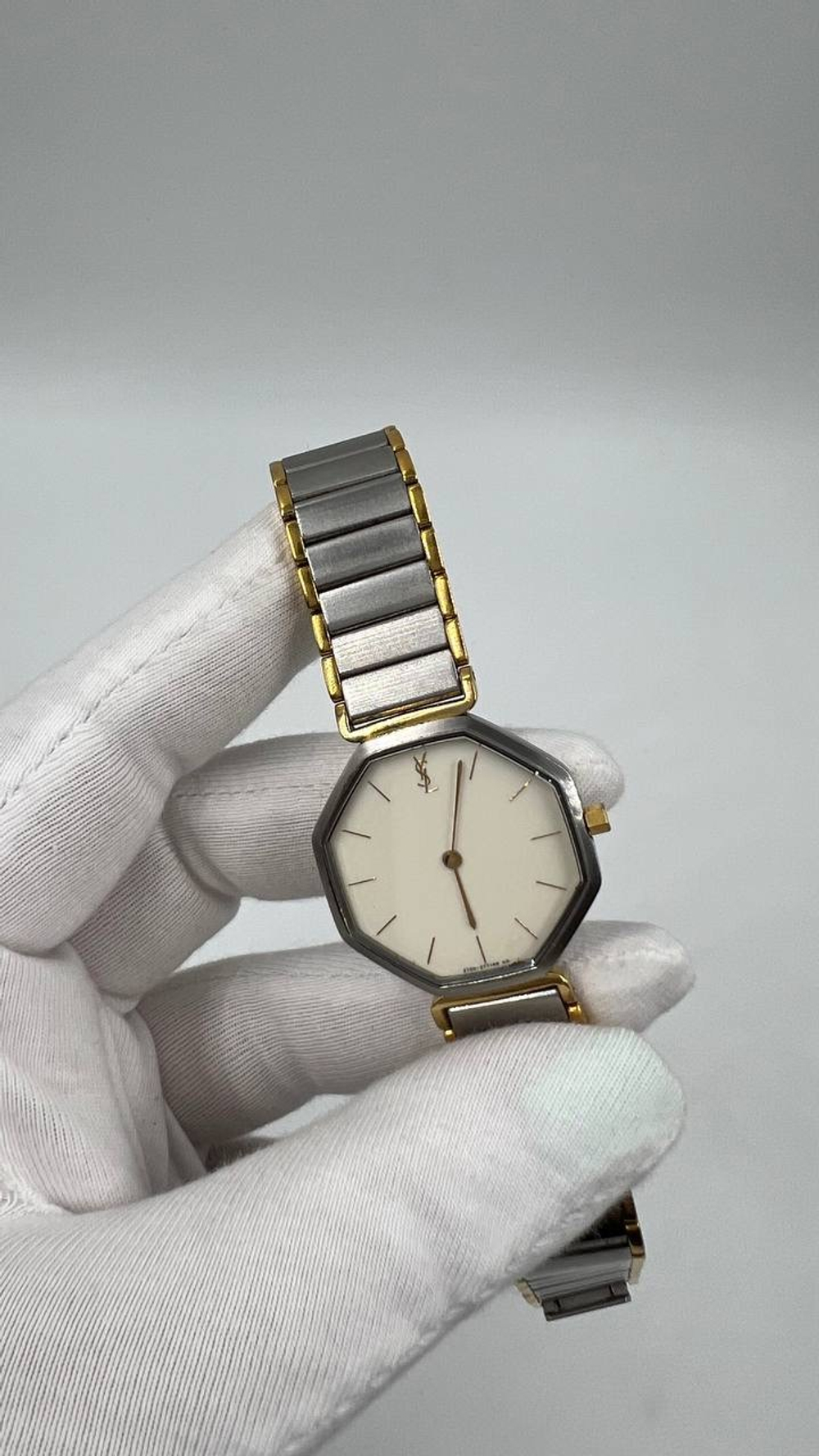 Часы Yves Saint Laurent