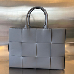 Bottega Veneta Medium Arco Tote Bag 37 cm