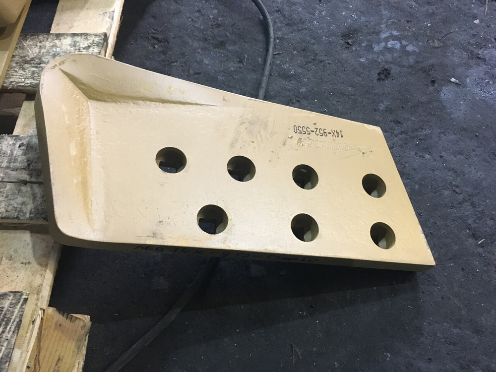 Нож 14X-952-5550 левый D65EX-16