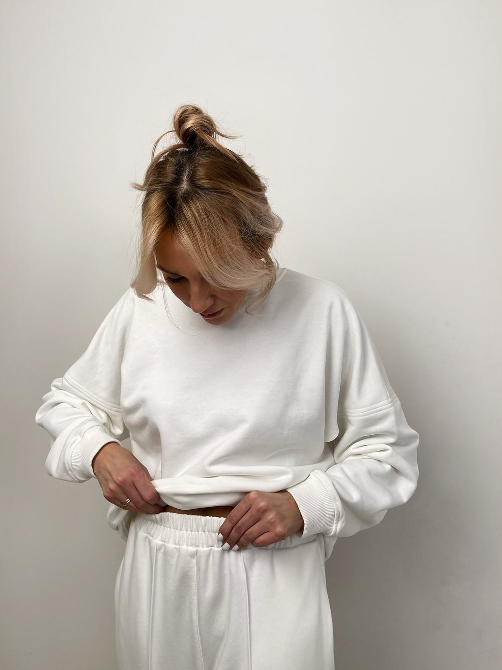 Костюм с разрезами на рукавах 3