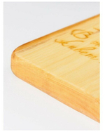 Доска разделочная из древесины сибирского кедра с гравировкой "В этом доме живет любовь". RD63