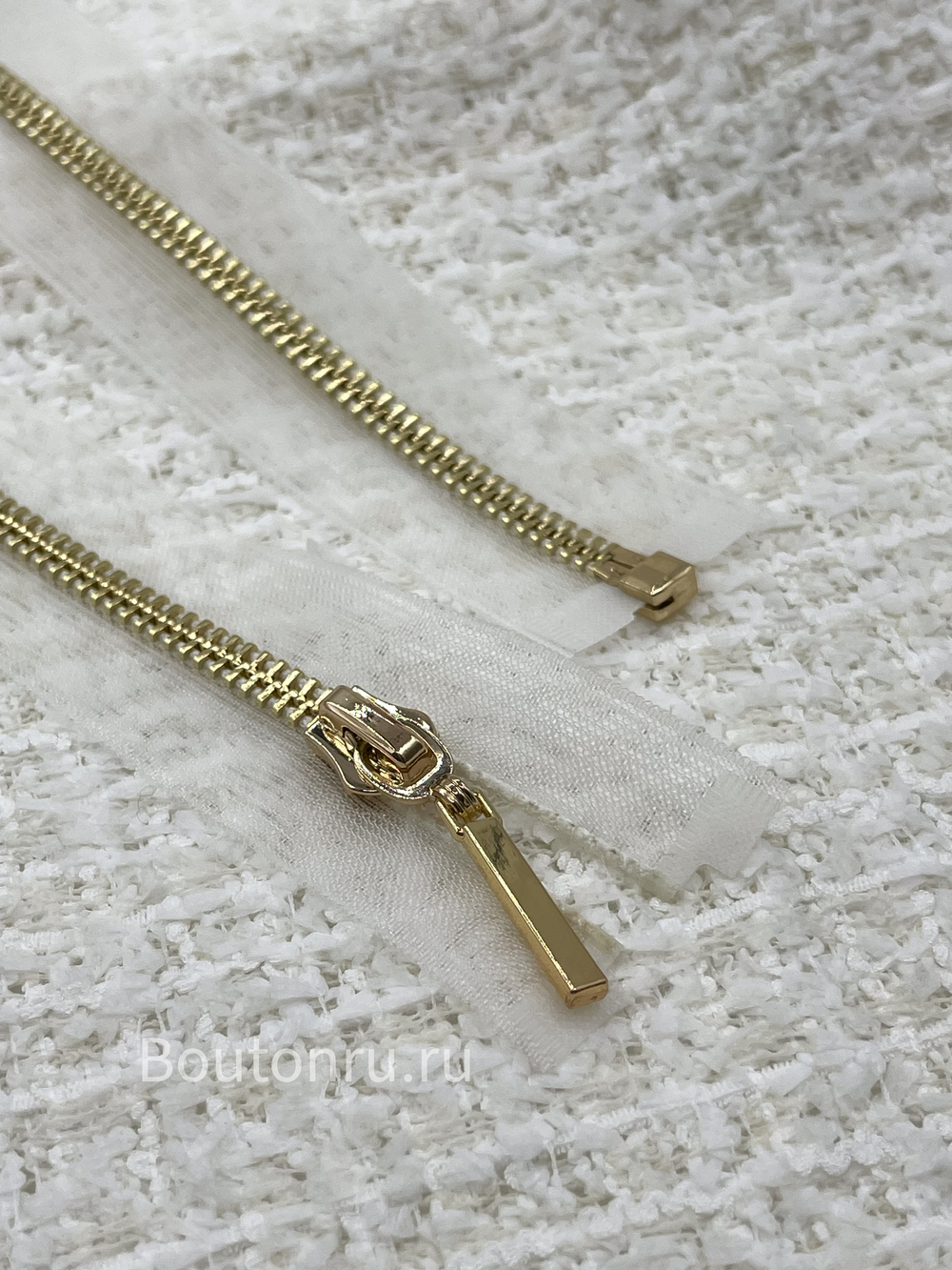 Молния на прозрачной сетке (основе) золотистая широкая