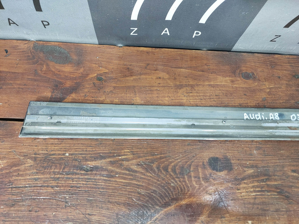 Молдинг двери передней правой Audi A8 (D3) 02-10 Б/У Оригинал 4E0853954C