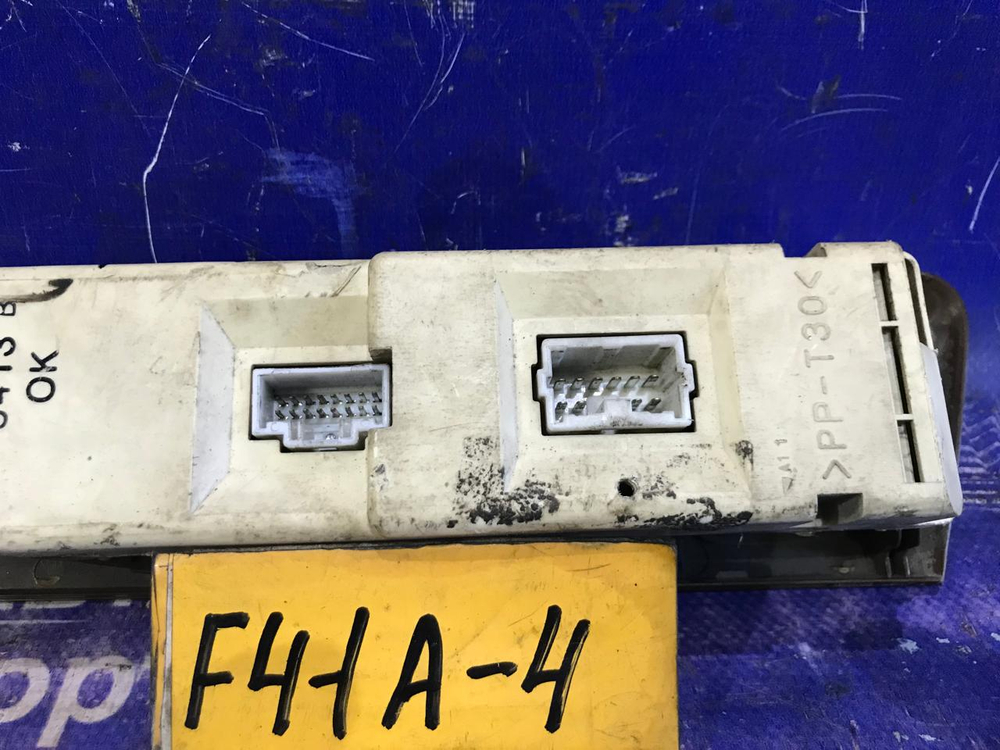 Блок управления стеклоподъемниками MITSUBISHI DIAMANTE 1997