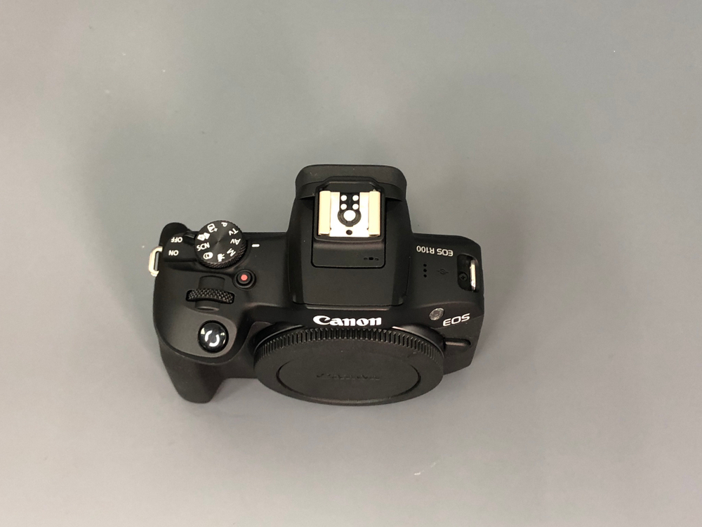 Canon EOS R100 + 18-45 IS STM