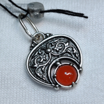 Подвеска "Лунница" с зелёным агатом/сердаликом