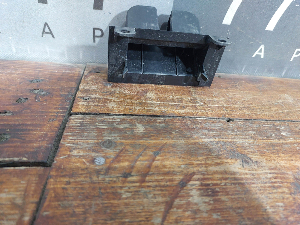 Кожух замка багажника Skoda Rapid 1 12-20 Б/У Оригинал 5JA827520