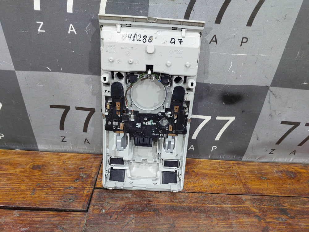 Плафон салонный передний Audi Q7 (4L) 06-15 Б/У Оригинал 4L0947135G