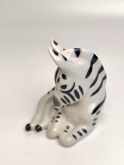 Фарфоровая статуэтка "Зебренок лежащий" ЛФЗ