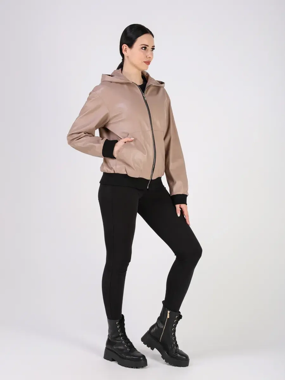 Кожаная куртка демисезонная с капюшоном