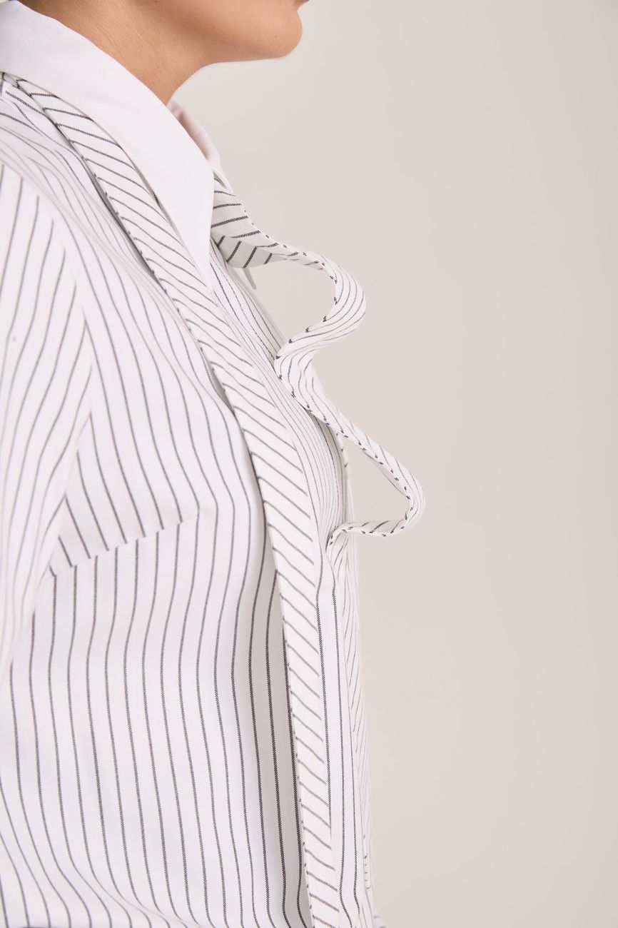 Рубашка с галстуком, белая в черную полоску