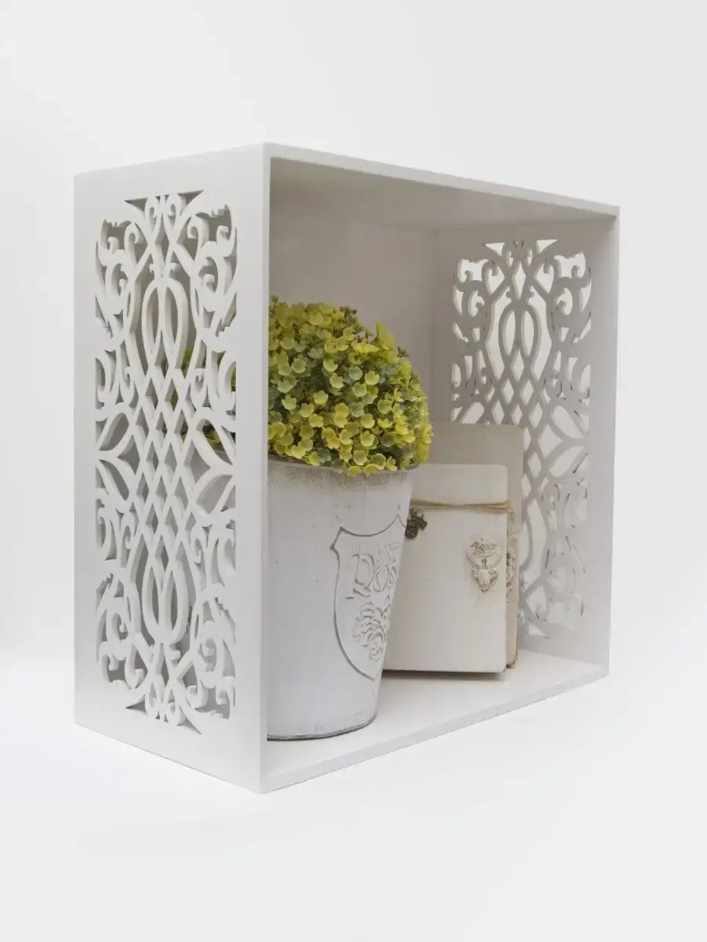 Ящик с резными вставками 40х40х20 см