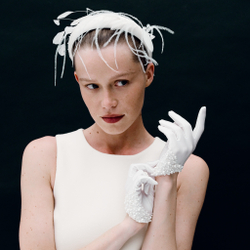 Перчатки кокроткие с жемчужной россыпью