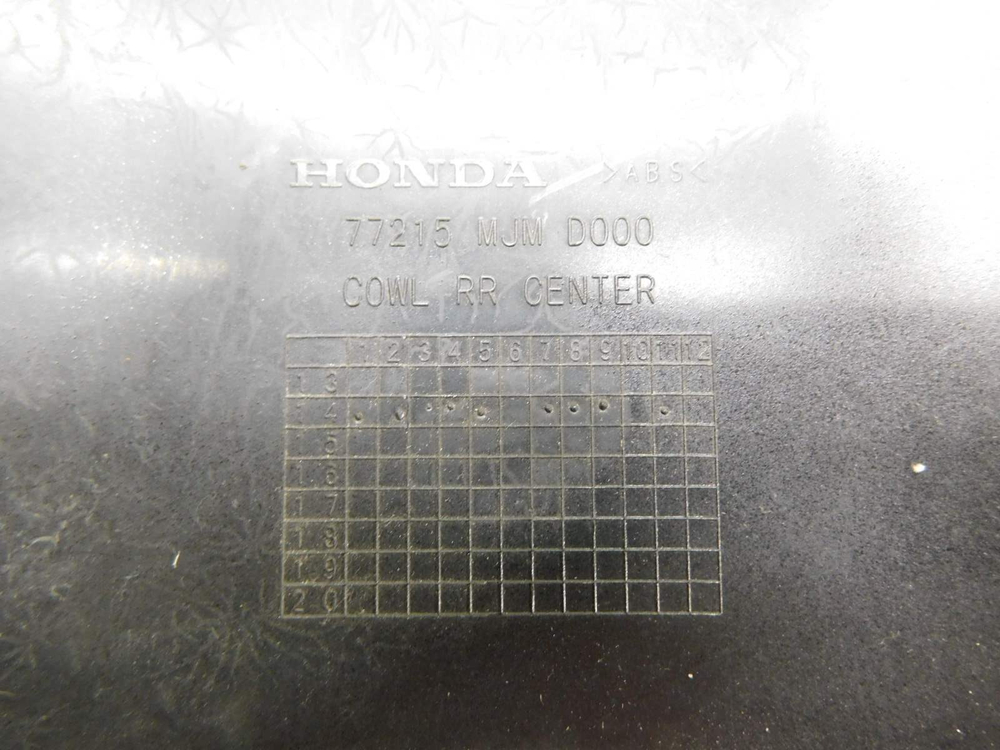 Пластик задний Honda VFR800 77215-MJM-D000