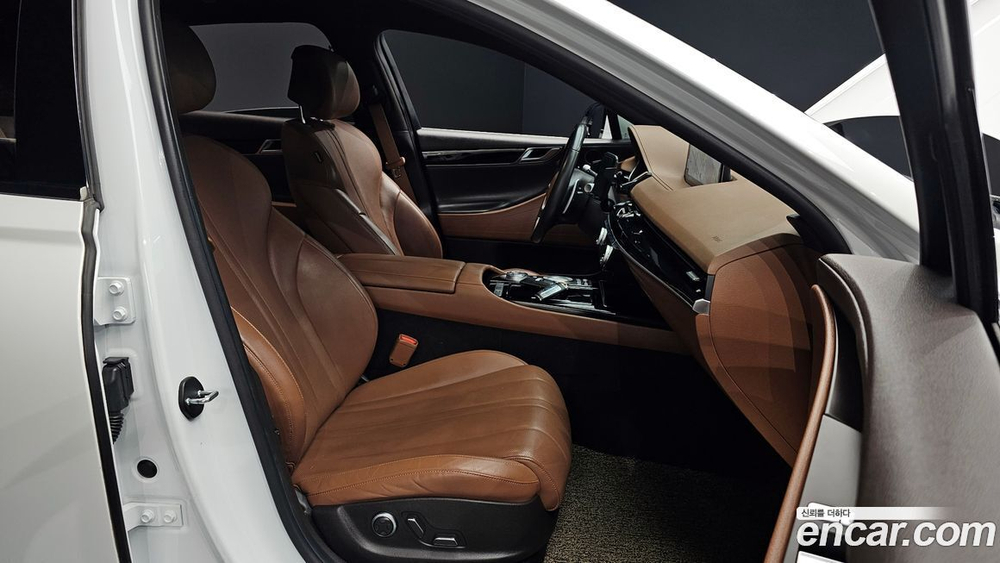 Genesis G80 (RG3) Бензин 2.5 Turbo 2WD (05.2020)