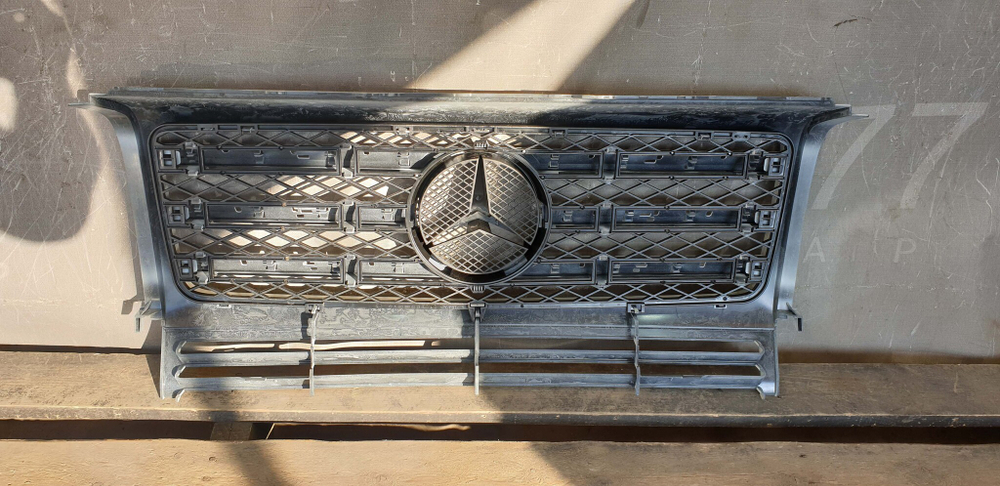 Решетка радиатора Mercedes G-Class (W463) 08-15 Б/У Оригинал a4638881215
