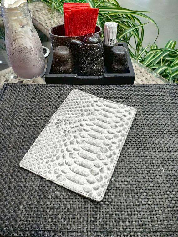 Обложка для паспорта из натуральной кожи питона AC-119