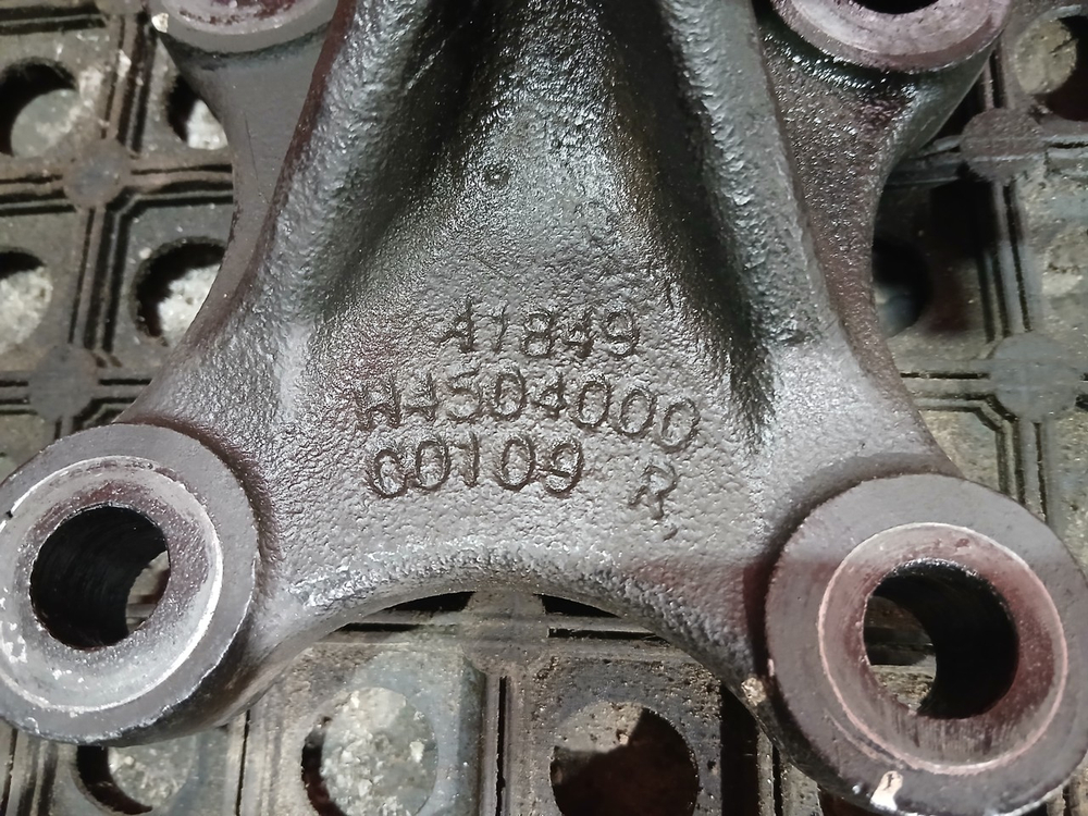 Цилиндр подъема кабины правый 2023г.