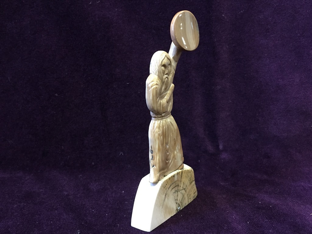 Шаман, миниатюра из бивня мамонта