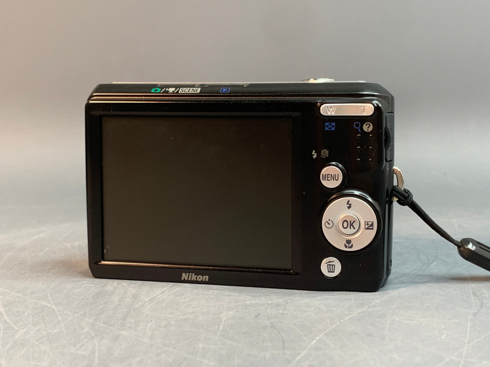 Nikon Coolpix L20
