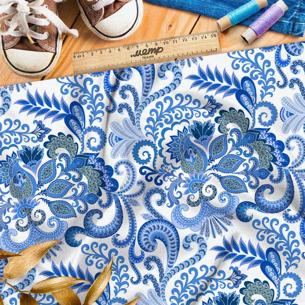 Ткань мембрана крупная плотная гжель на белом фоне