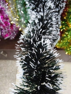 Мишура средняя зеленая белое оперение