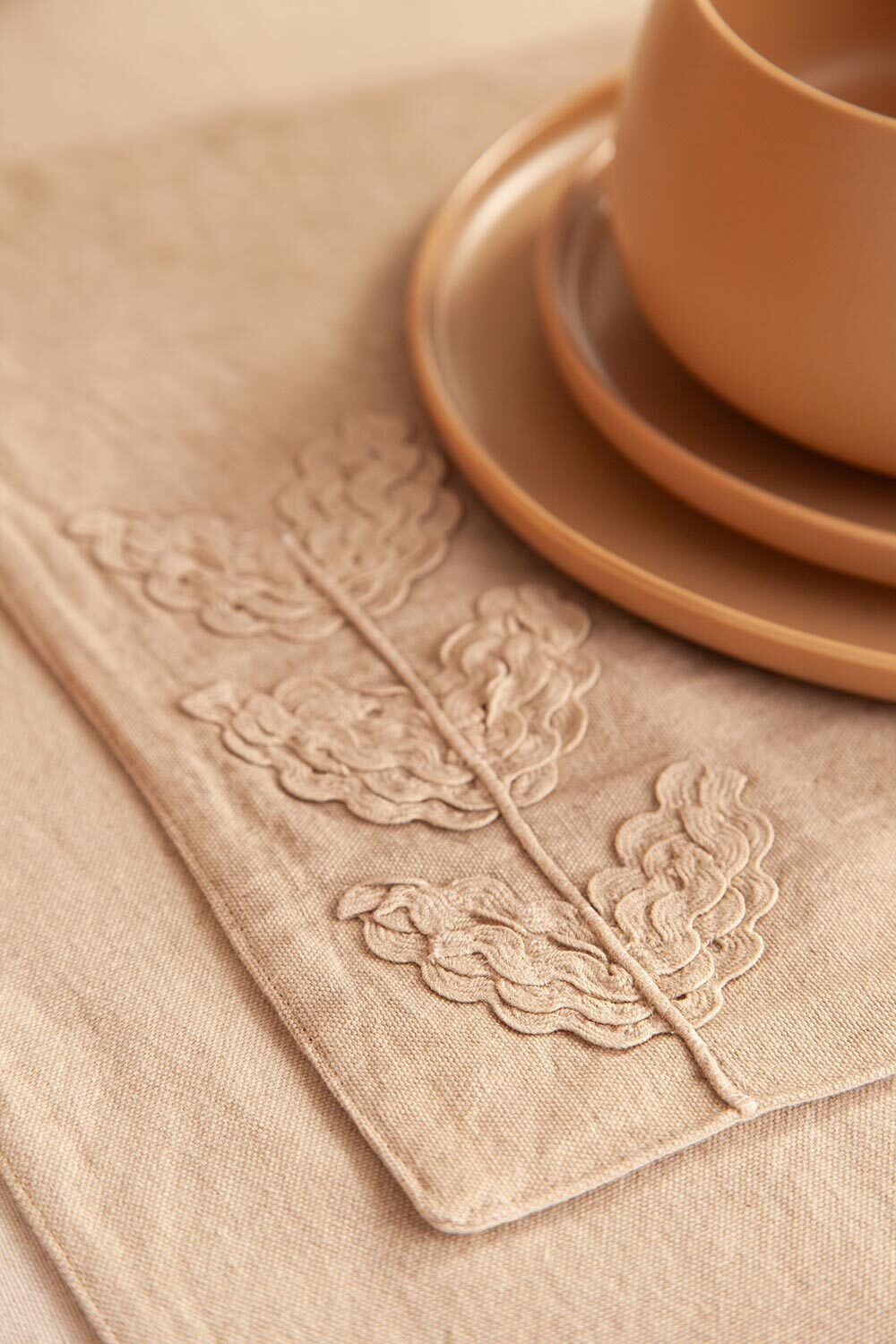 Салфетка под приборы Desert leaf из коллекции Essential, 33х48 см