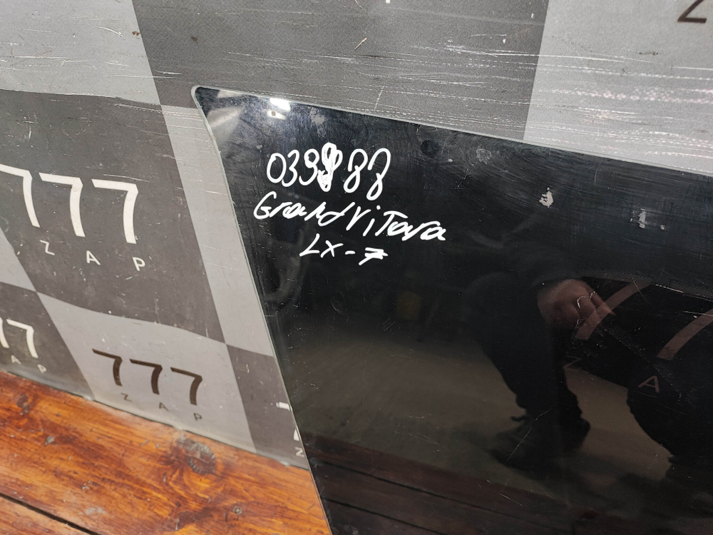 Стекло багажника левое Suzuki Grand Vitara XL-7 98-05 Б/У Оригинал 8457052D20