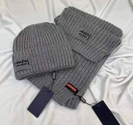 Комплект шапка и шарф Prada