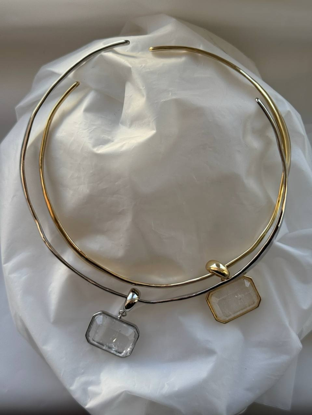 Колье под серебро с камнем