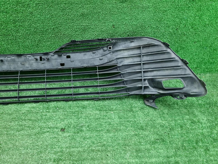 Решетка переднего бампера Toyota Camry xv70 17-21