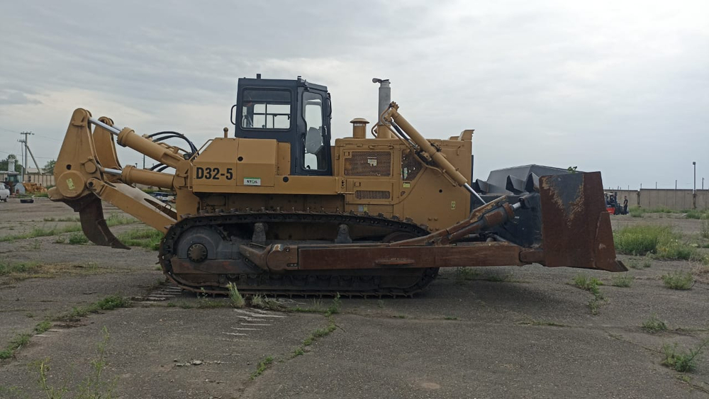 Beezone D* Бульдозер D32-5 (Дизельный, 14,0 л, 349 л.с., АТ)