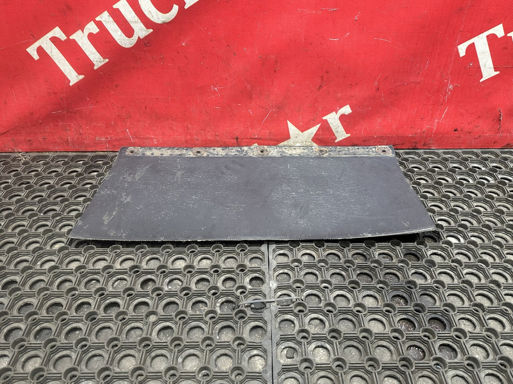 Брызговик крыла