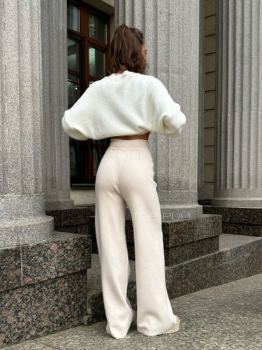 Брюки трикотажные женские бежевого цвета