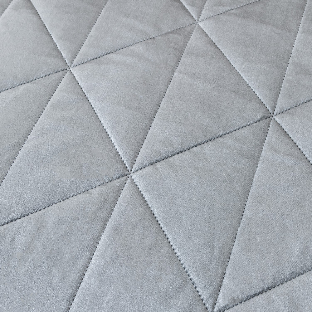 Велюровое покрывало в клетку и две наволочки OVL038