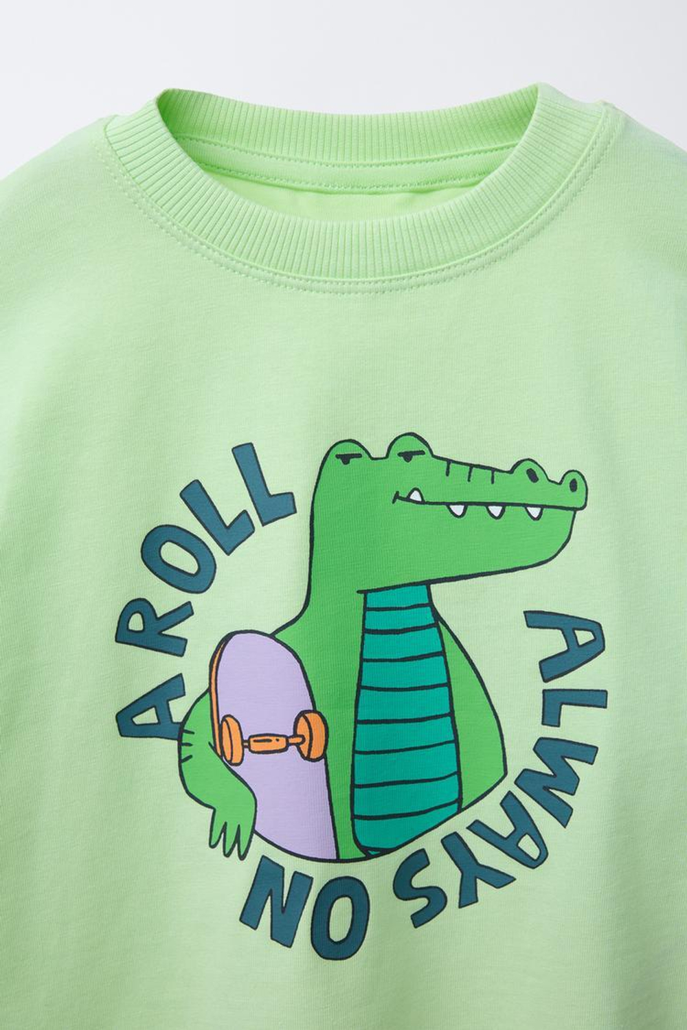 ZARA ФУТБОЛКА С АНИМАЛИСТИЧЕСКИМ ПРИНТОМ, СВЕТЛО-ЗЕЛЕНЫЙ