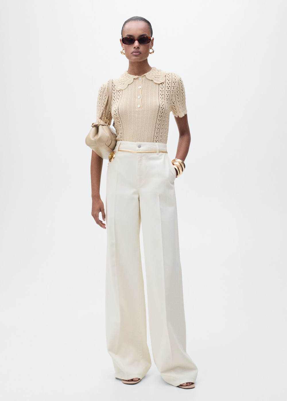 Джинсы с широкими штанинами и высокой посадкой