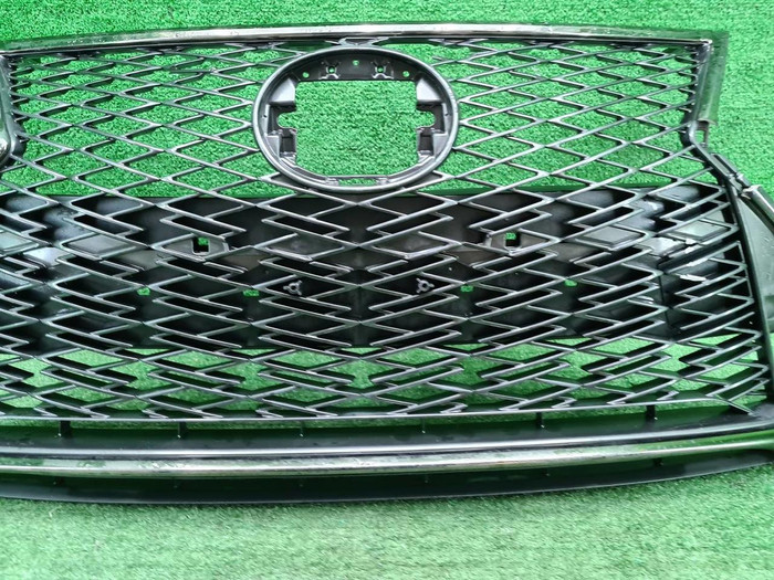 Решетка радиатора Lexus RC (2018-н.в.) F-sport