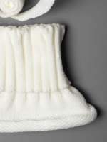 Шапка для девочки на осень с манишкой