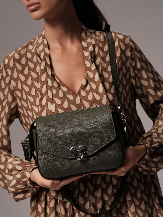 Сумка кожаная через плечо темно-зеленая